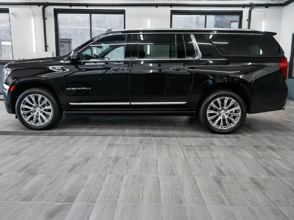 Used 2022 GMC Yukon XL Denali AWD/4WD image 3