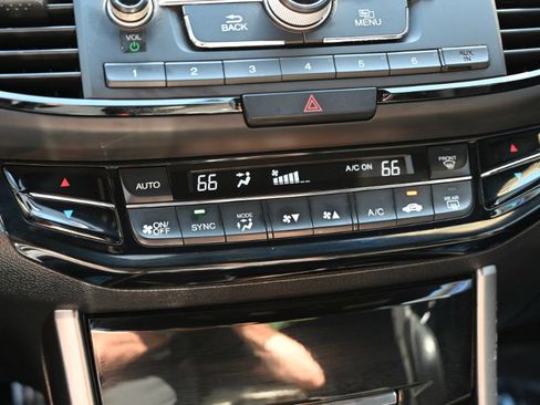 Used 2017 Honda Accord Sport image 18