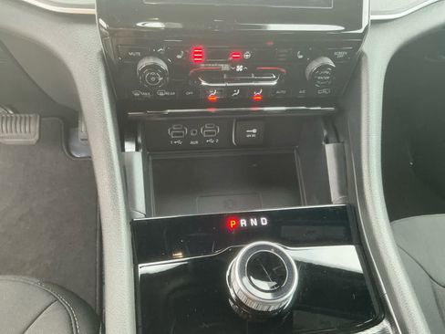 New 2025 Jeep Grand Cherokee Laredo X w/ Luxury Tech Group I image 24