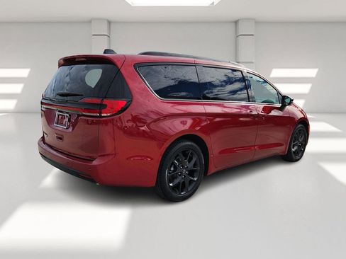 New 2026 Chrysler Pacifica Select w/ S Appearance Package image 5
