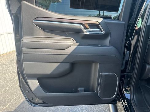 Used 2023 Chevrolet Silverado 1500 LT w/ Leather Package AWD/4WD image 16