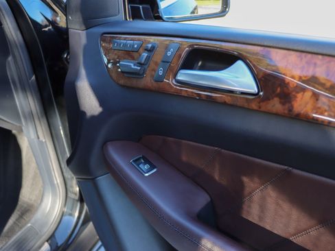 Used 2015 Mercedes-Benz GL 450 4MATIC image 36