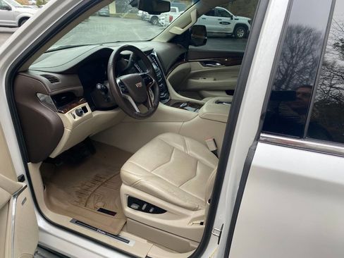 Used 2017 Cadillac Escalade ESV Standard 4dr SUV image 11