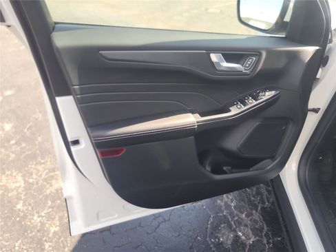 New 2026 Ford Escape SE image 11