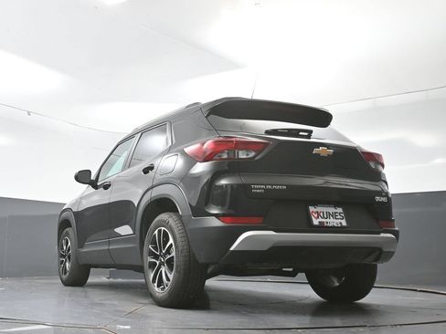 Used 2025 Chevrolet TrailBlazer LT AWD/4WD image 57