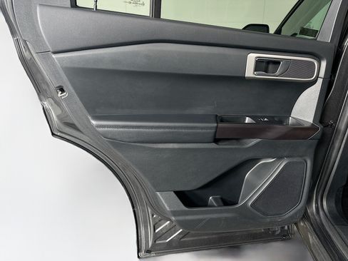 Used 2020 Ford Explorer 2WD image 25