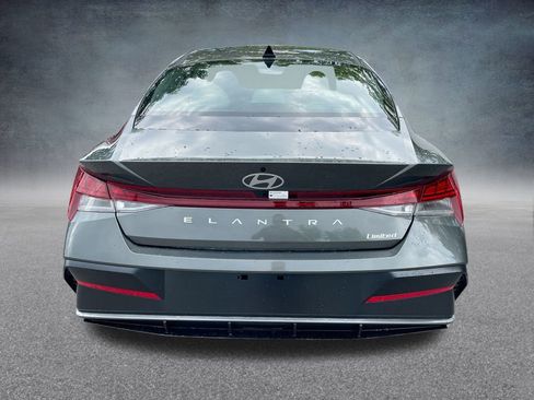 New 2025 Hyundai Elantra Limited image 30