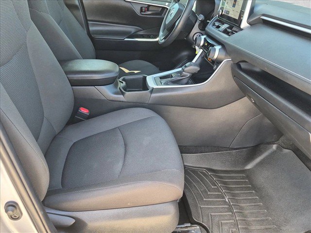 Used 2024 Toyota RAV4 LE FWD image 20