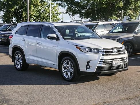 Used 2019 Toyota Highlander Limited AWD/4WD image 6