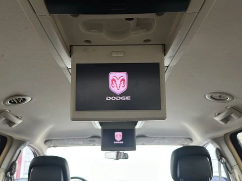 Used 2010 Dodge Grand Caravan SXT image 26