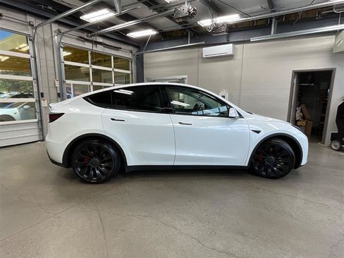 Used 2022 Tesla Model Y Performance AWD/4WD image 6