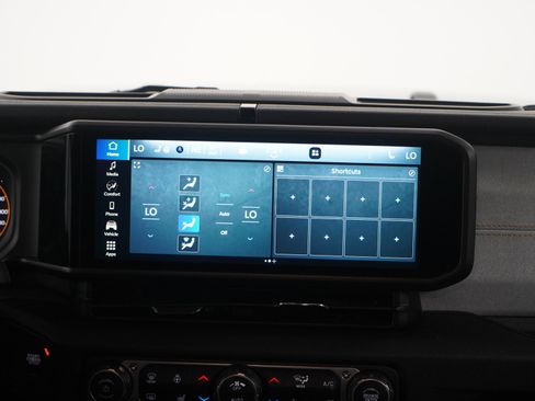 Used 2024 Jeep Wrangler Willys image 15