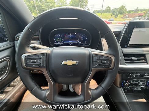 Used 2023 Chevrolet Suburban High Country w/ Premium Package AWD/4WD image 9