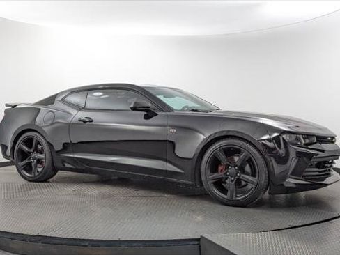 Used 2018 Chevrolet Camaro LT RWD image 11