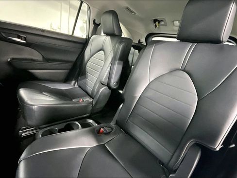 Used 2024 Toyota Highlander XLE image 36