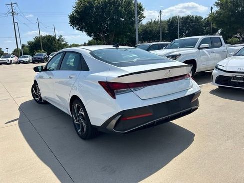 Used 2025 Hyundai Elantra Sport FWD image 4