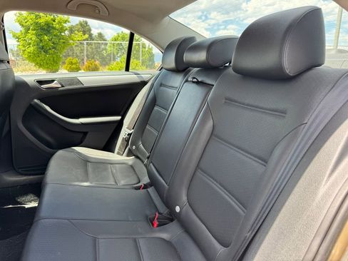 Used 2013 Volkswagen Jetta SE FWD image 8