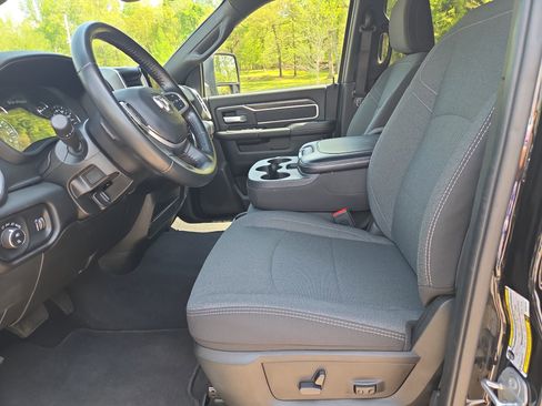 Used 2024 RAM 2500 Big Horn w/ Sport Appearance Package image 5