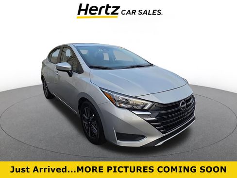 Used 2025 Nissan Versa SV image 1