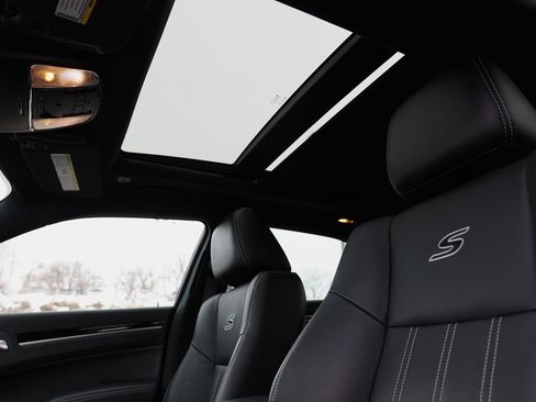 Used 2022 Chrysler 300 S image 22