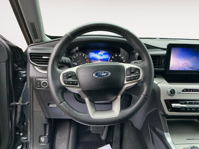 Used 2024 Ford Explorer XLT w/ Equipment Group 202A AWD/4WD image 13