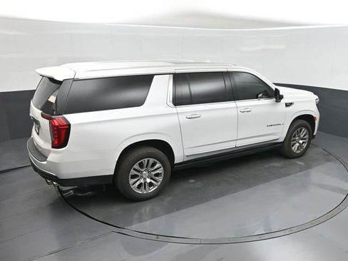 Used 2022 GMC Yukon XL Denali AWD/4WD image 32