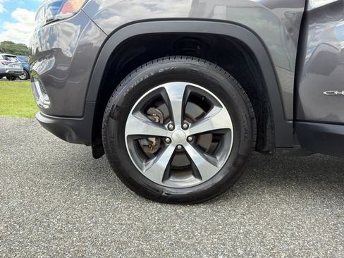 Used 2019 Jeep Cherokee Limited AWD/4WD image 25