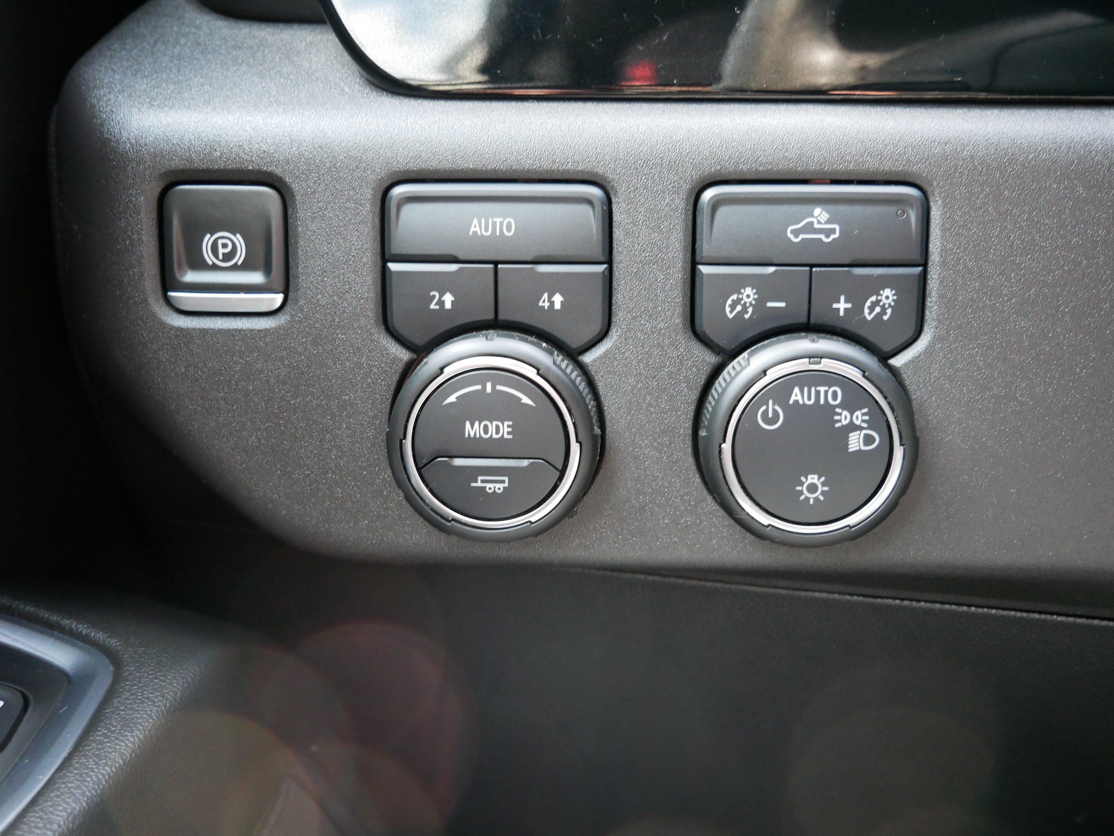 Used 2024 Chevrolet Silverado 1500 LT AWD/4WD image 23