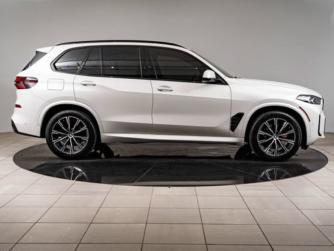 Used 2024 BMW X5 xDrive40i w/ M Sport Package AWD/4WD image 11