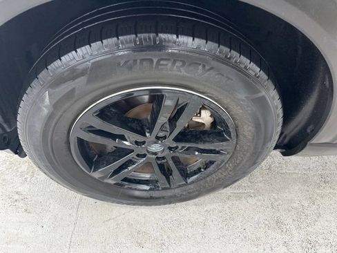 Used 2022 Ford Explorer XLT w/ Equipment Group 202A image 6