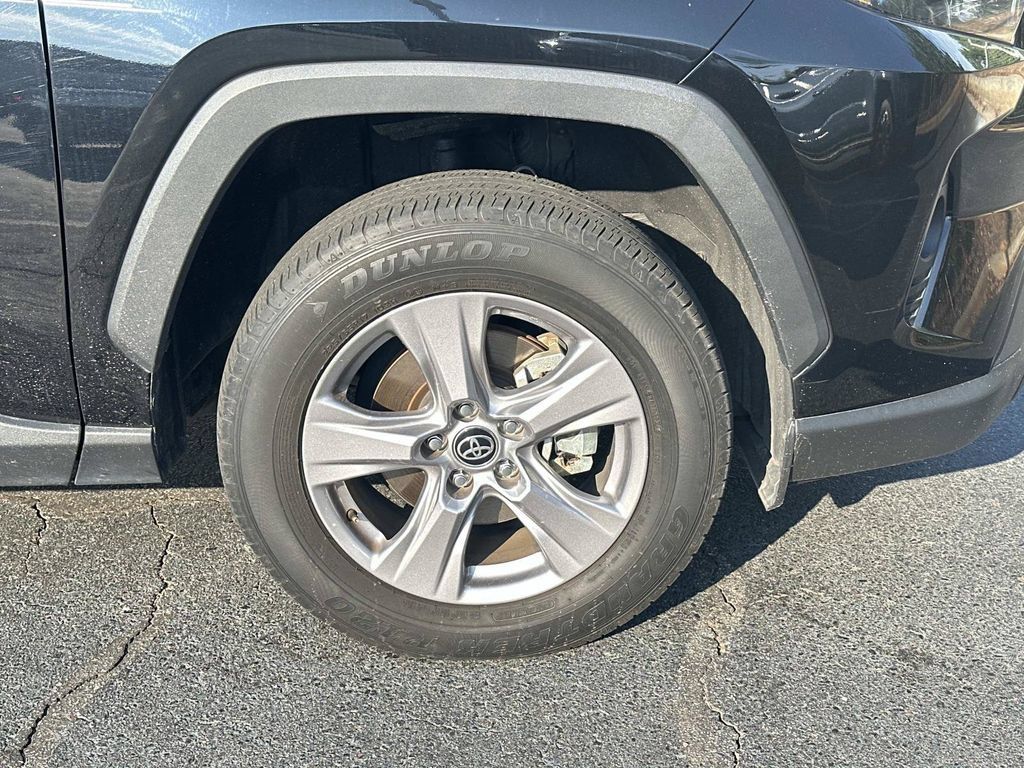 Used 2025 Toyota RAV4 XLE AWD/4WD image 10