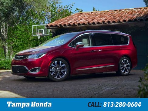 Used 2018 Chrysler Pacifica Touring-L w/ Advanced Safetytec Group FWD image 1