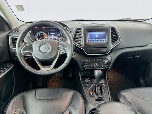 Used 2019 Jeep Cherokee Latitude Plus w/ Comfort/Convenience Group image 20