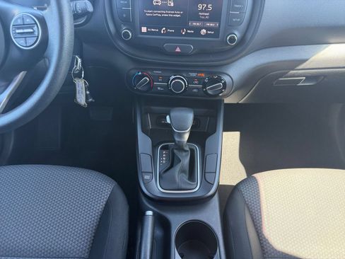 Used 2025 Kia Soul LX w/ LX Technology Package FWD image 38