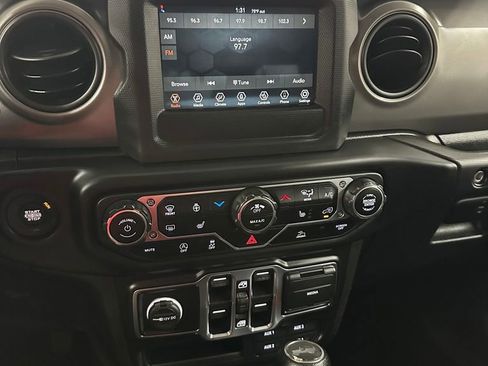 Used 2022 Jeep Wrangler Unlimited Sport image 22