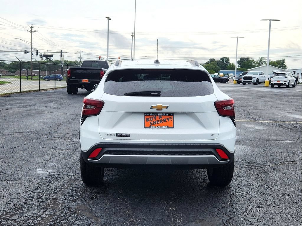 Used 2024 Chevrolet Trax LT FWD image 9