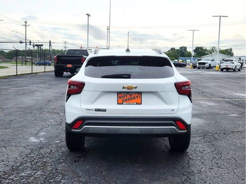 Used 2024 Chevrolet Trax LT FWD image 9