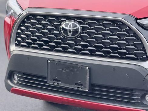 Certified 2024 Toyota Corolla Cross XLE image 8