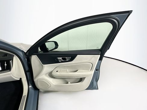 Used 2024 Volvo S60 B5 Plus image 30
