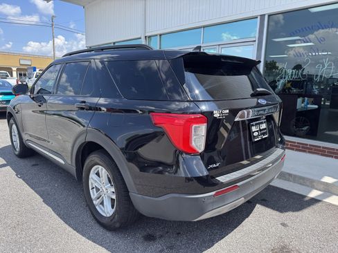 Used 2022 Ford Explorer XLT w/ Equipment Group 202A AWD/4WD image 2