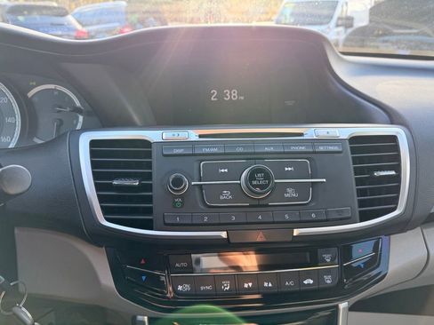 Used 2016 Honda Accord LX image 21