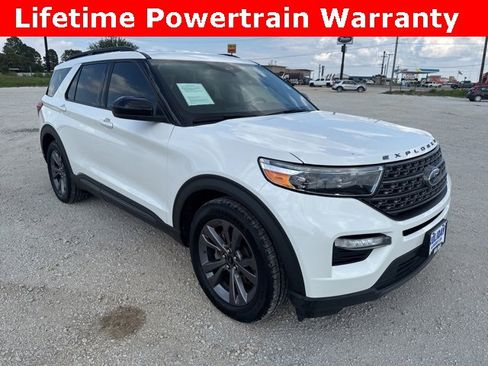 Used 2022 Ford Explorer XLT w/ Equipment Group 202A image 8