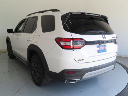 Used 2023 Honda Pilot Elite image 6