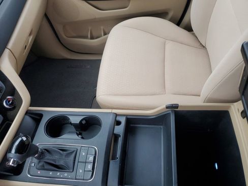 Used 2016 Kia Sedona LX w/ LX Convenience Package image 24