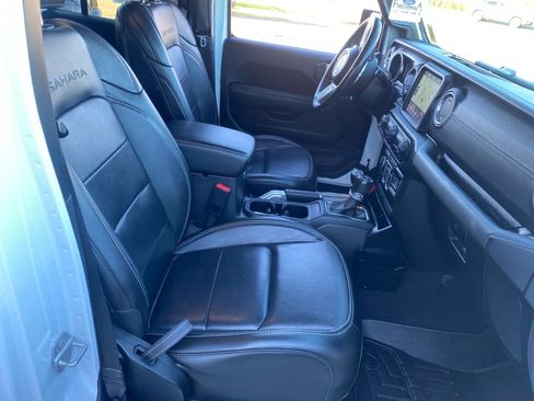 Used 2020 Jeep Wrangler Unlimited Sahara AWD/4WD image 27