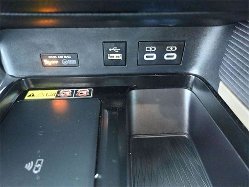 Certified 2025 Toyota Camry SE image 4