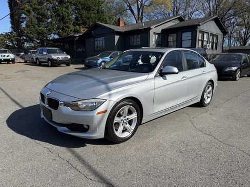 Used 2014 BMW 320i 320i 4dr Sedan image 2