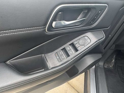 Used 2026 Nissan Rogue Platinum w/ Platinum Premium Package AWD/4WD image 13