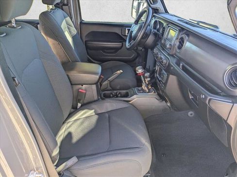 Used 2021 Jeep Gladiator Sport image 20