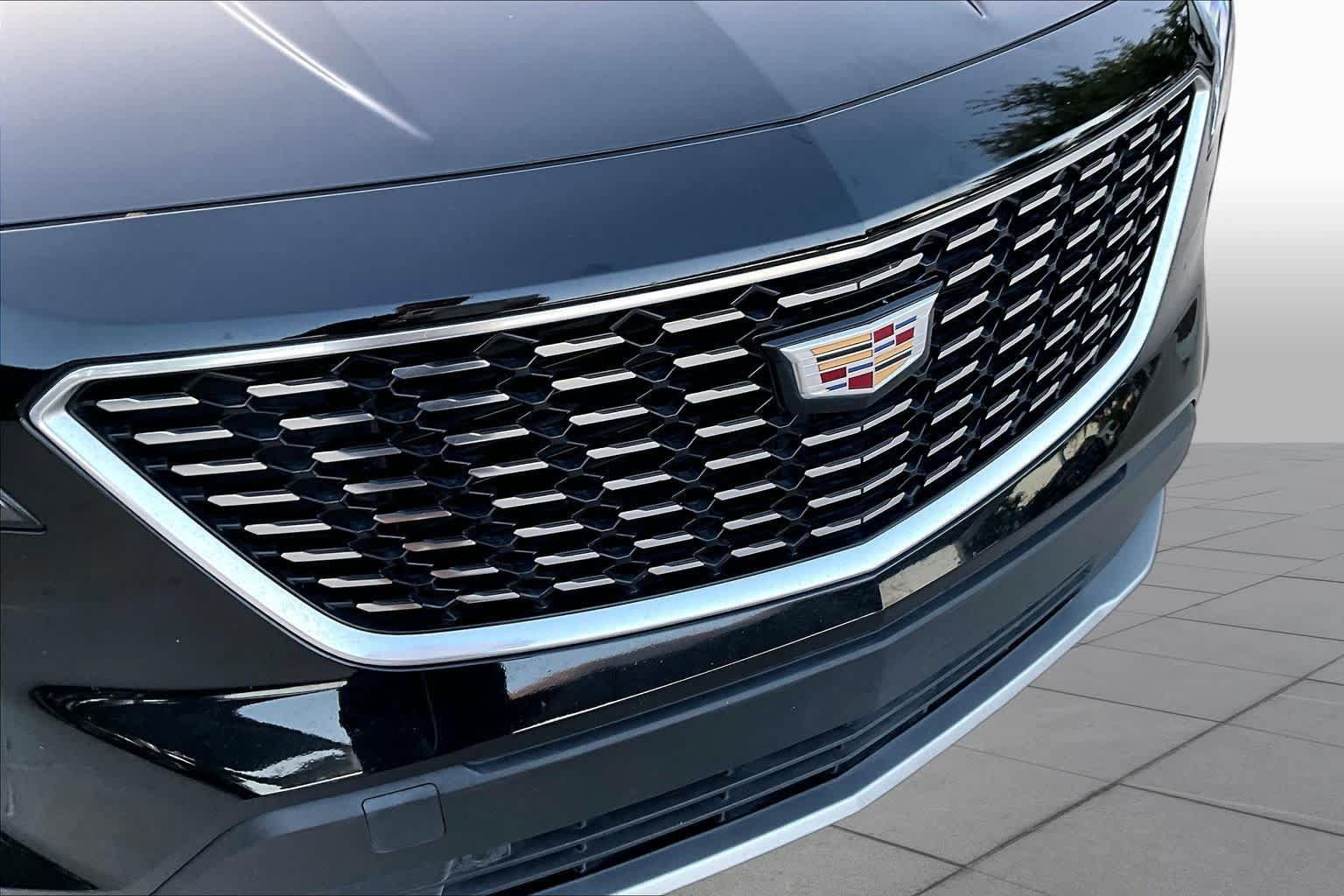 Used 2020 Cadillac XT4 Premium Luxury w/ Cold Weather Package FWD image 32